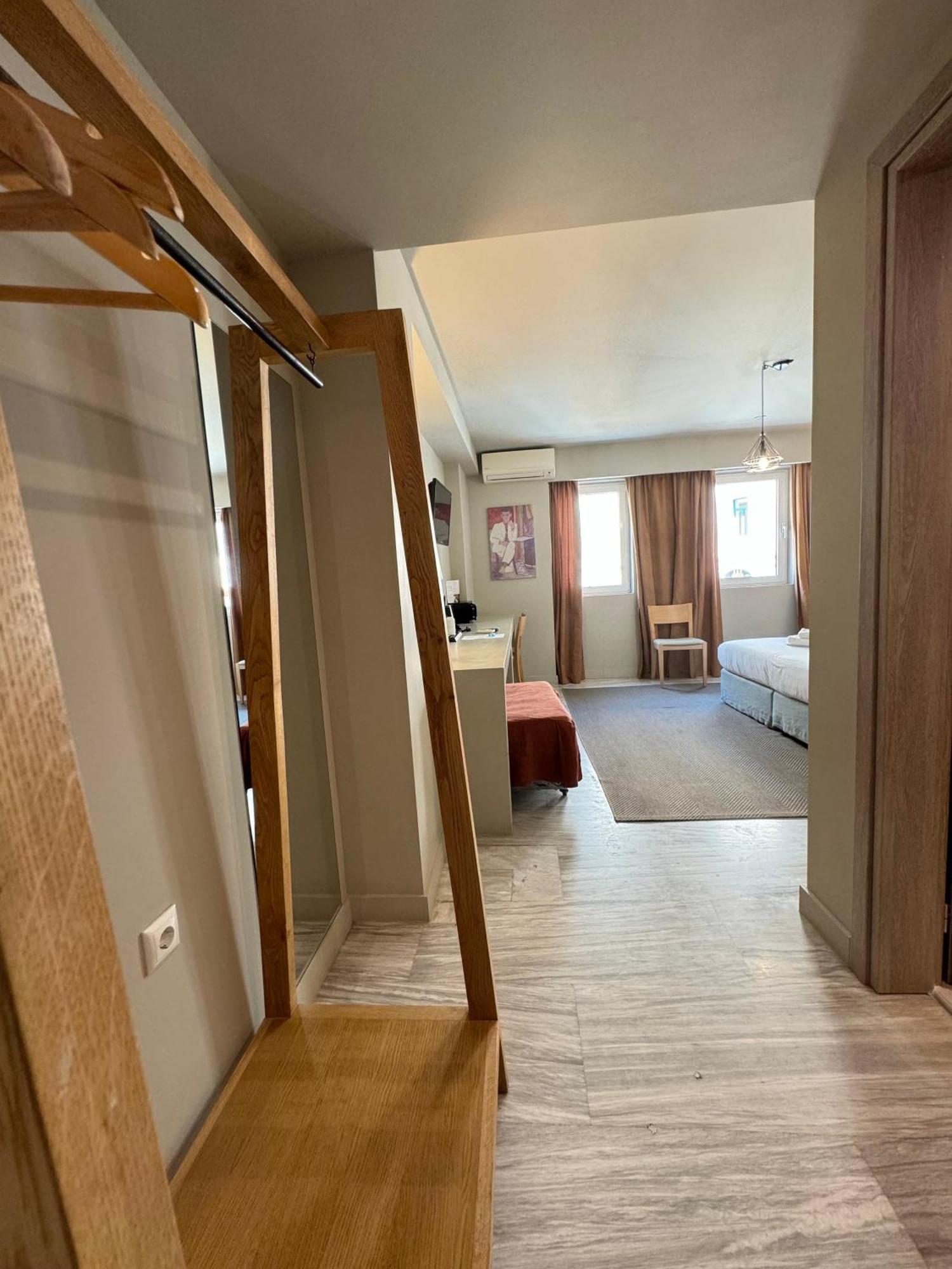 Lotus Center Apartment Athena Bagian luar foto