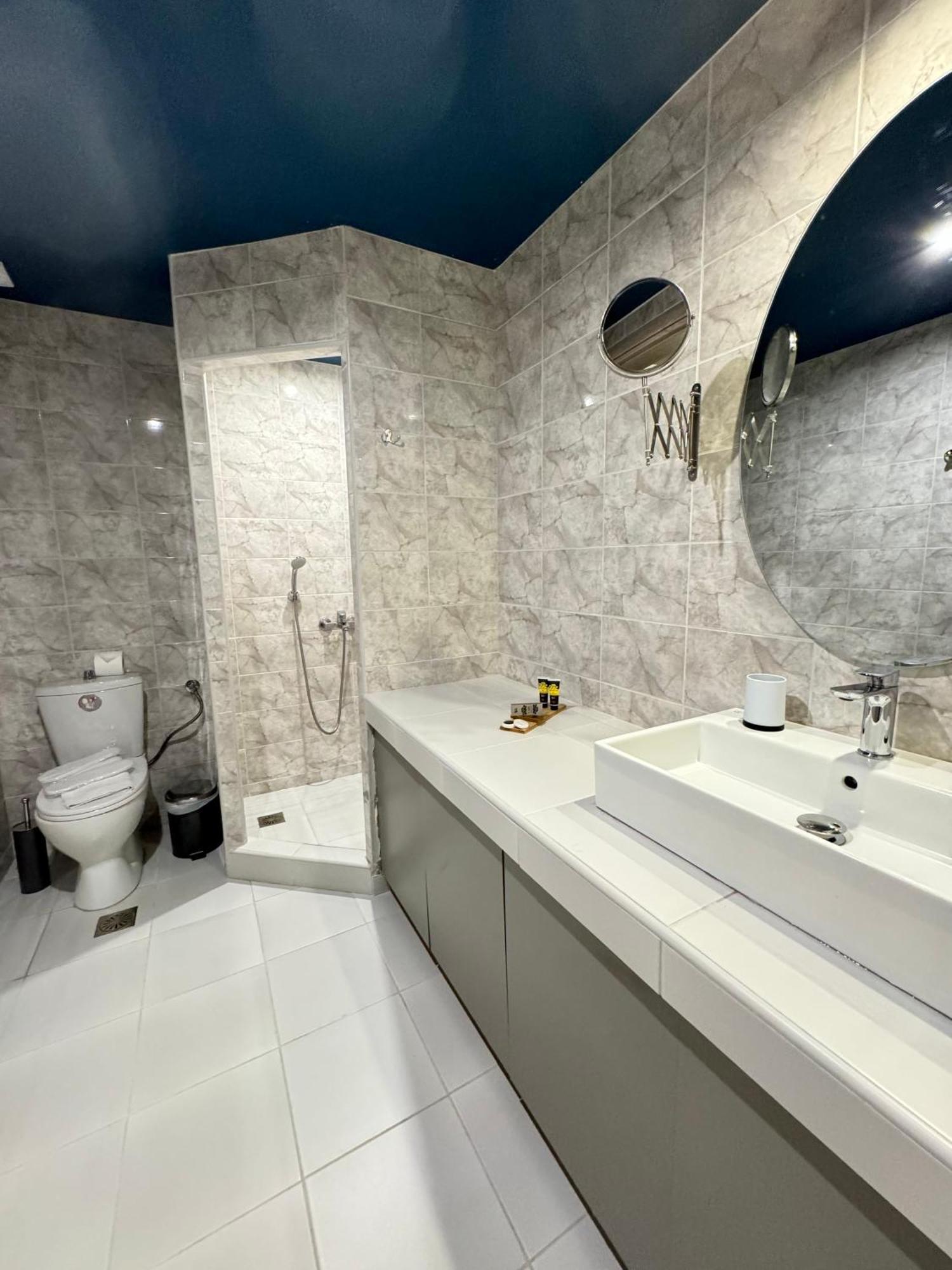Lotus Center Apartment Athena Bagian luar foto