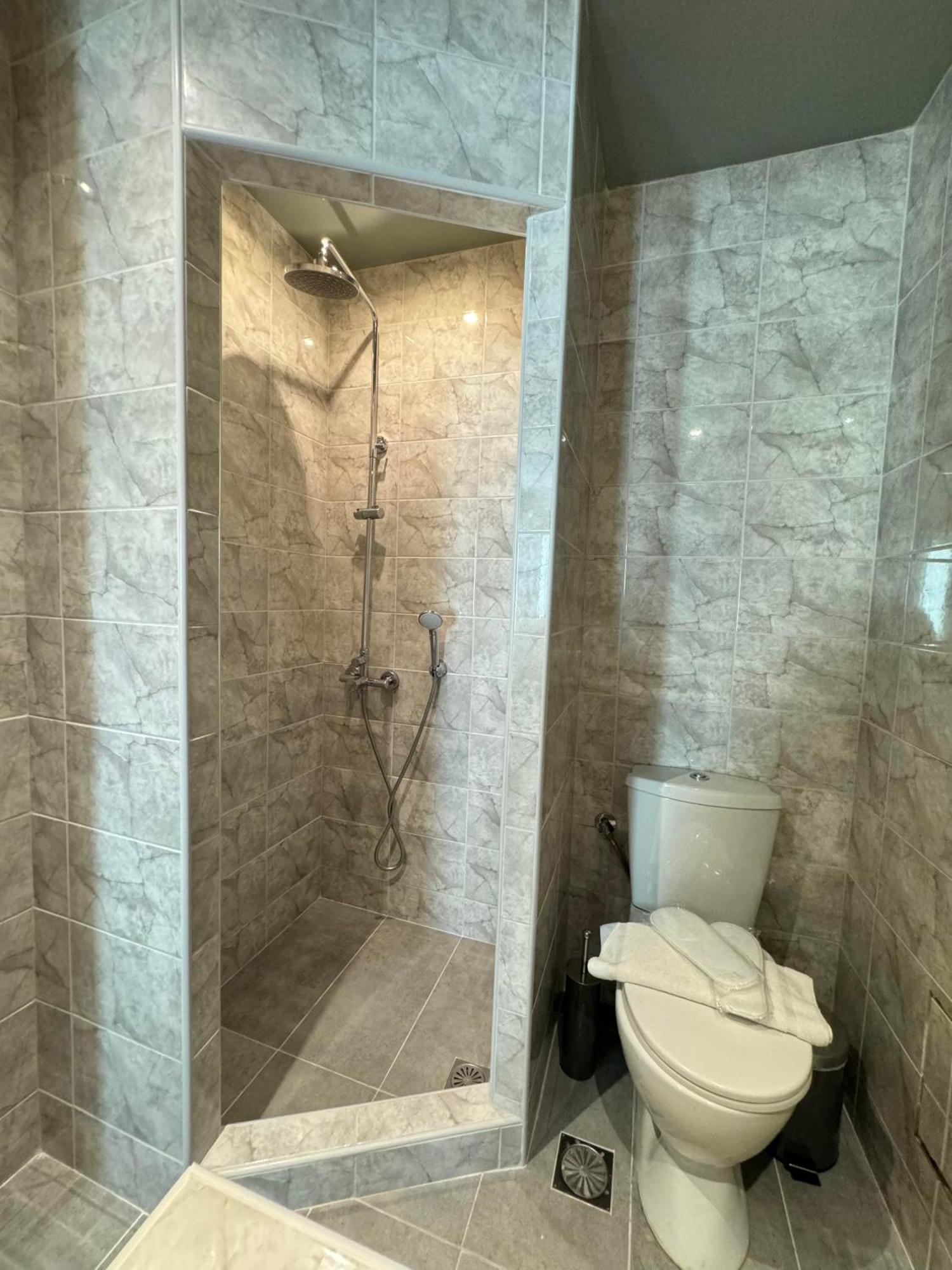 Lotus Center Apartment Athena Bagian luar foto