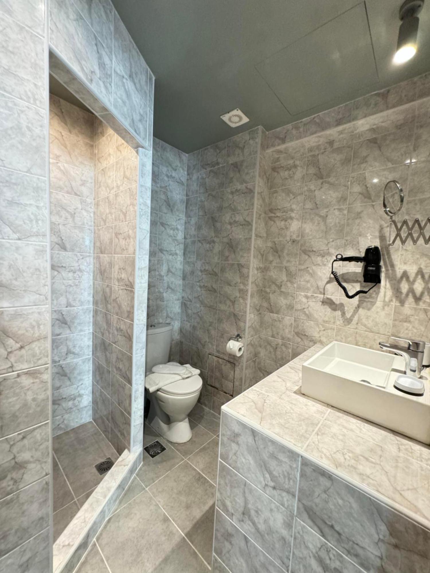 Lotus Center Apartment Athena Bagian luar foto