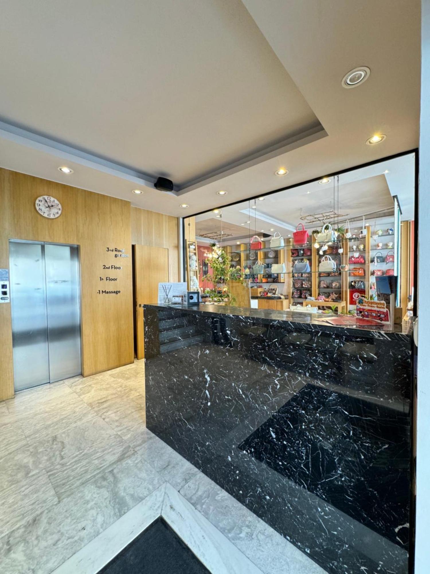 Lotus Center Apartment Athena Bagian luar foto